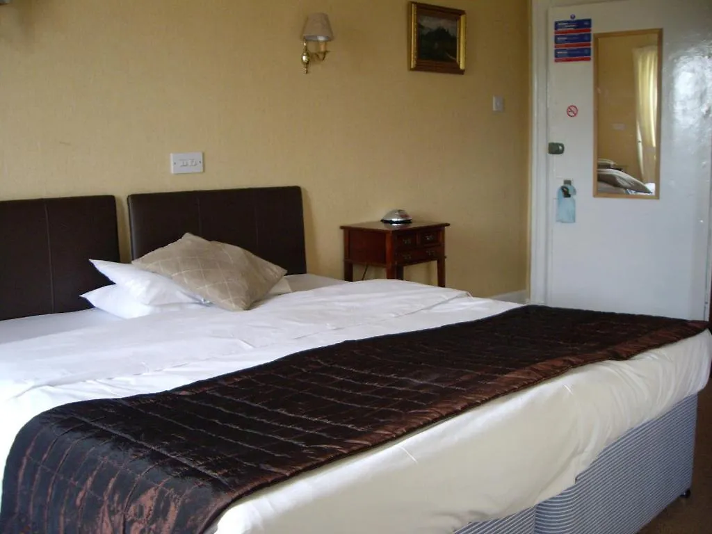 The Blue Bell Hotel 贝尔福德
