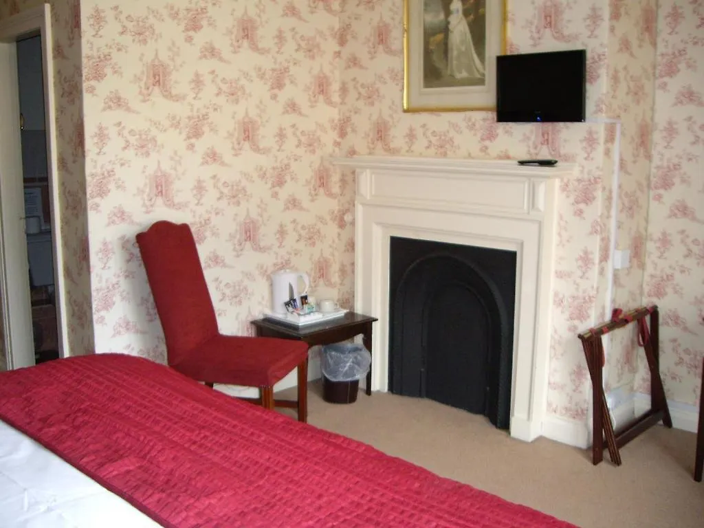 The Blue Bell Hotel 贝尔福德 3*,  英国
